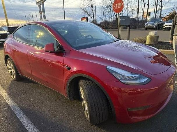 TESLA MODEL Y 2021 5YJYGDEE6MF240865 image